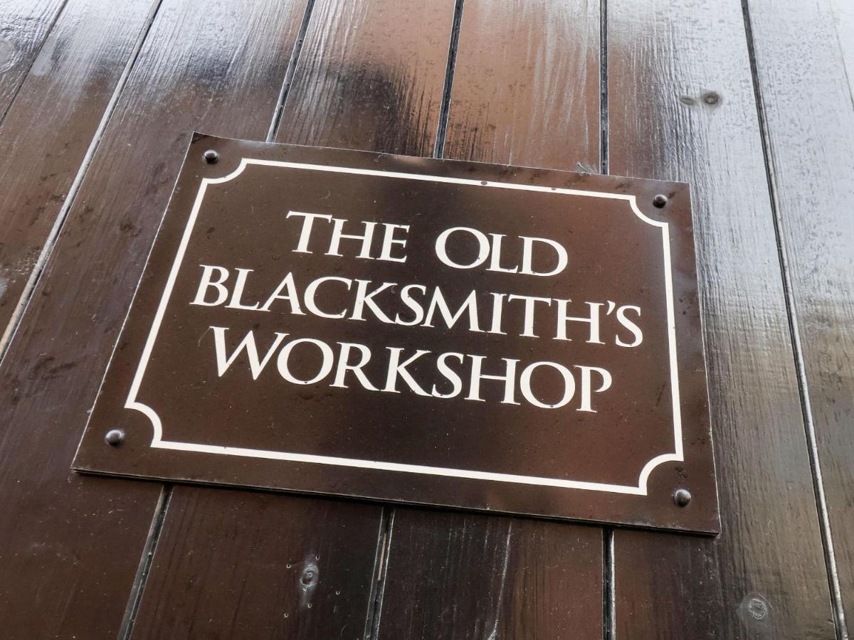The Old Blacksmith'S Workshop Уитби Экстерьер фото